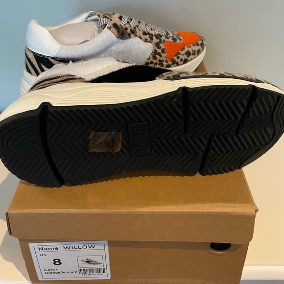 White Raven Willow SPICE LEOPARD RUNNING SNEAKER - Picture 4 of 7